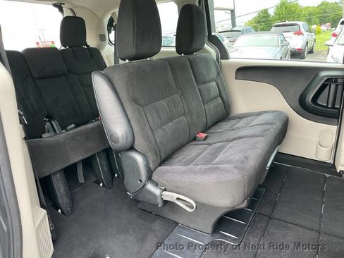 Used 2015 Dodge Grand Caravan American Value Package FWD image 12