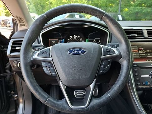 Used 2016 Ford Fusion Titanium AWD/4WD image 21