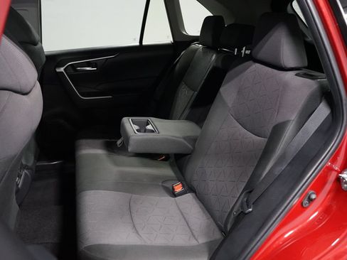 Certified 2025 Toyota RAV4 XLE w/ Convenience Package FWD image 29
