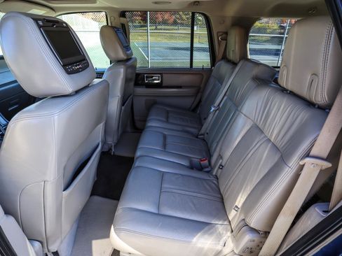 Used 2015 Lincoln Navigator 4WD image 36