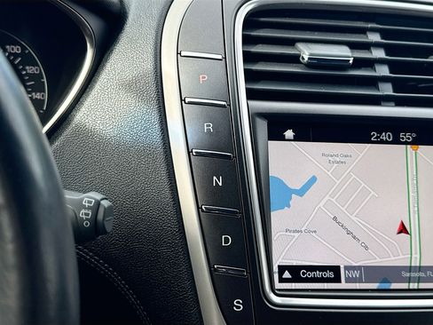 Used 2018 Lincoln MKX Reserve w/ Driver Assistance Package image 18