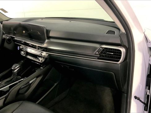 Certified 2025 Kia Telluride S FWD image 16
