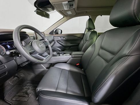 Used 2023 Nissan Rogue SV w/ SV Premium B Package image 13