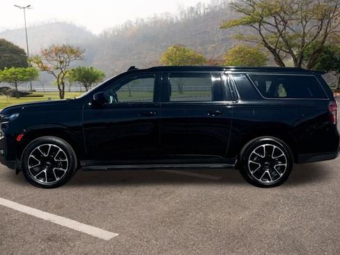 Used 2024 Chevrolet Suburban RST RWD image 7