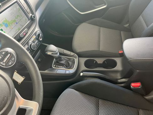 Used 2025 Kia Soul LX w/ LX Technology Package FWD image 41