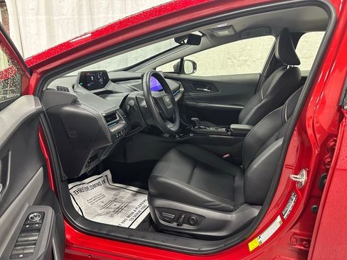 Used 2025 Toyota Prius XLE image 10