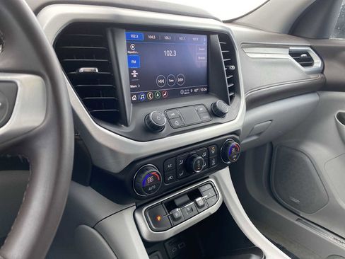 Used 2023 GMC Acadia SLT image 18