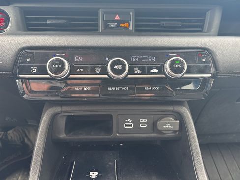 Certified 2023 Honda Pilot Touring image 18