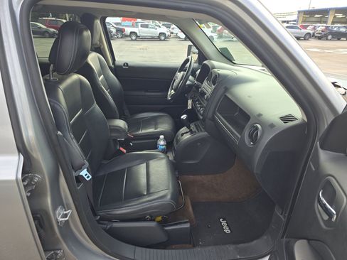Used 2015 Jeep Patriot High Altitude FWD image 11