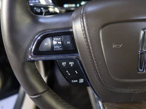 Used 2017 Lincoln Continental Select w/ Technology Package image 34