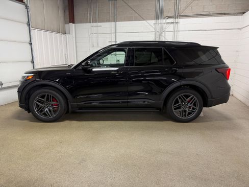 Certified 2025 Ford Explorer ST-Line w/ Premium Package AWD/4WD image 5
