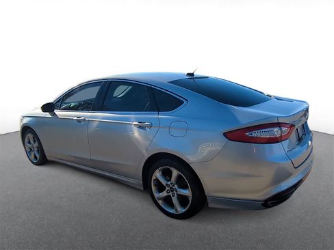 Used 2016 Ford Fusion SE w/ Equipment Group 202A image 6