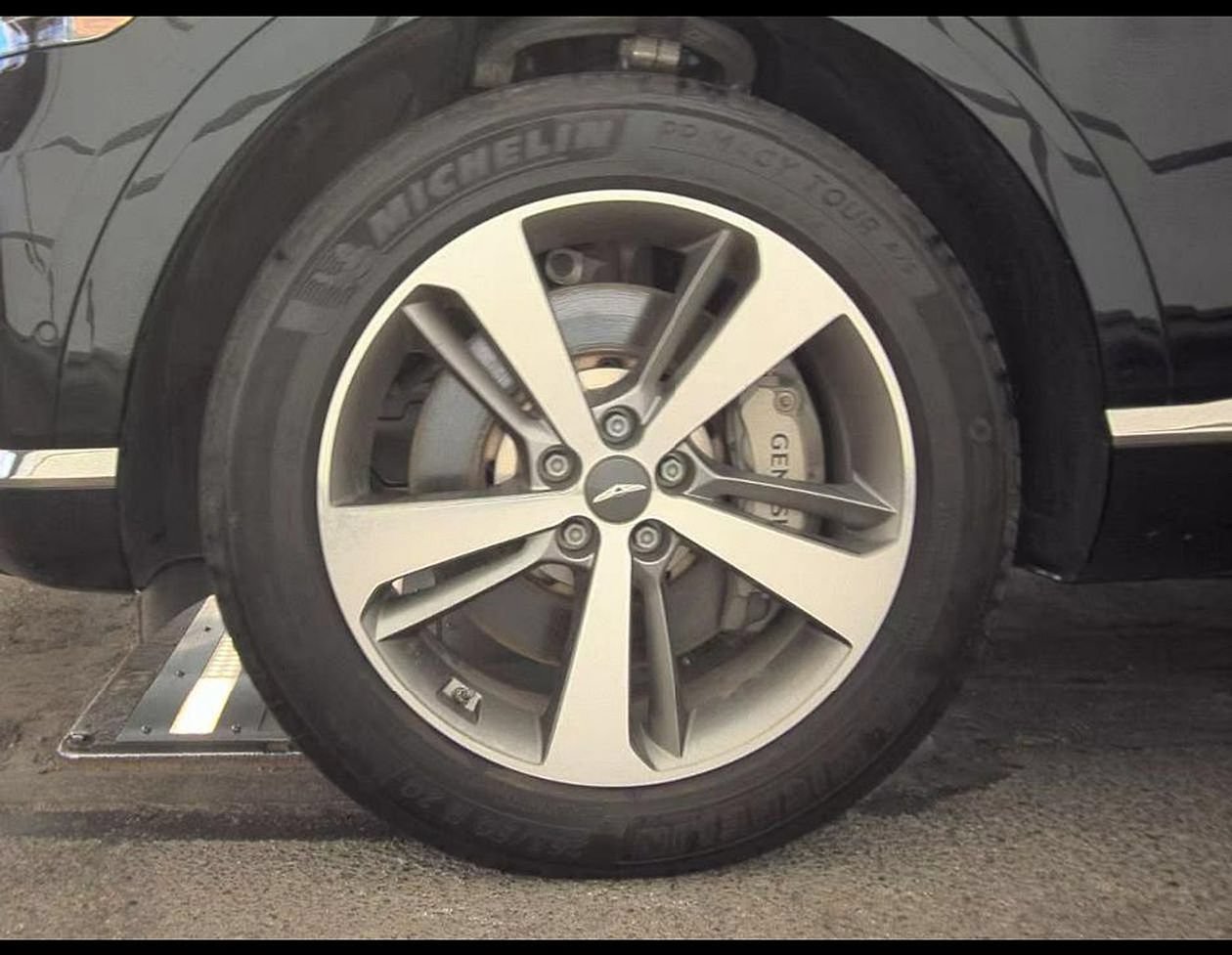 Used 2022 Genesis GV80 2.5T w/ Advanced Package 02 AWD/4WD image 9