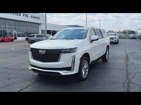 Certified 2022 Cadillac Escalade ESV Premium Luxury w/ Performance Package AWD/4WD image 4