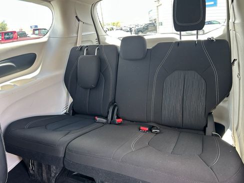 Used 2022 Chrysler Voyager LX FWD image 31