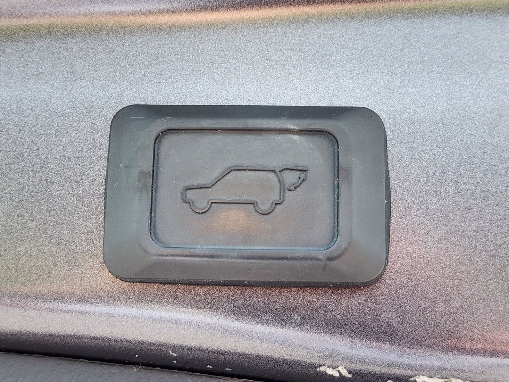 Used 2025 Toyota RAV4 XLE w/ Convenience Package FWD image 15