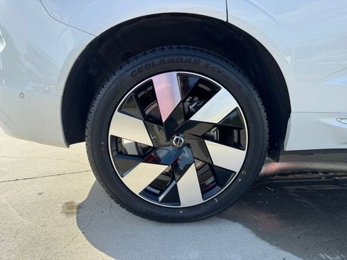 Certified 2023 Volvo XC60 T8 Plus w/ Climate Package AWD/4WD image 23