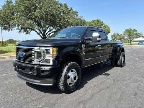 Used 2021 Ford F350 Platinum AWD/4WD image 3