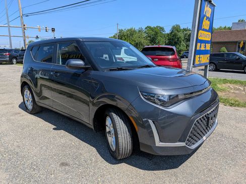 Used 2024 Kia Soul LX w/ Option Group 015 FWD image 8