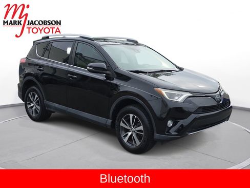 Used 2017 Toyota RAV4 XLE image 4