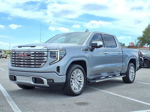 Used 2024 GMC Sierra 1500 Denali w/ Technology Package AWD/4WD image 3
