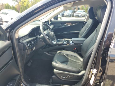 Used 2023 Lincoln Nautilus AWD w/ Premium Package image 12