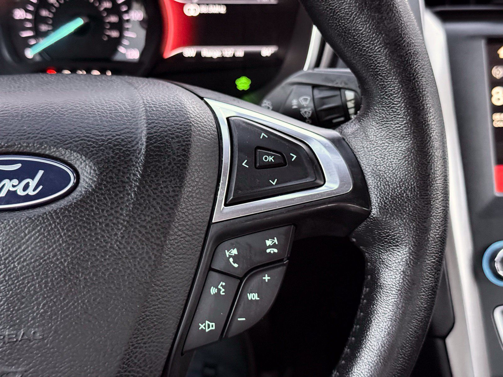Used 2018 Ford Fusion SE w/ Equipment Group 602A FWD image 27