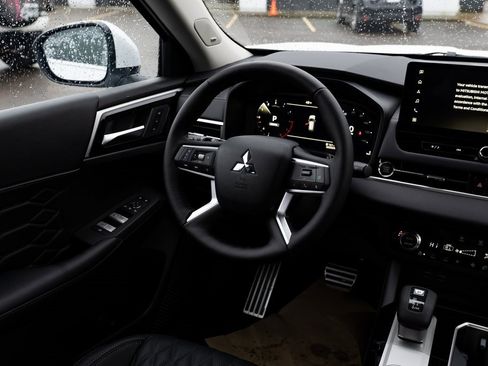 New 2026 Mitsubishi Outlander SEL image 9