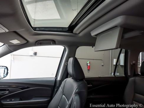 Used 2020 Honda Pilot Touring image 13