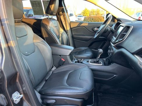 Used 2015 Jeep Cherokee Limited image 25