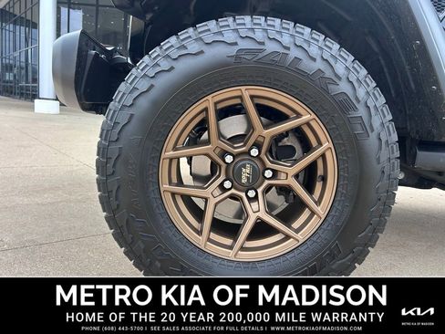 Used 2023 Jeep Gladiator Mojave w/ Cold Weather Group image 10