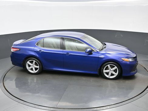 Used 2018 Toyota Camry XLE w/ Four Season Floor Mat Package FWD image 37