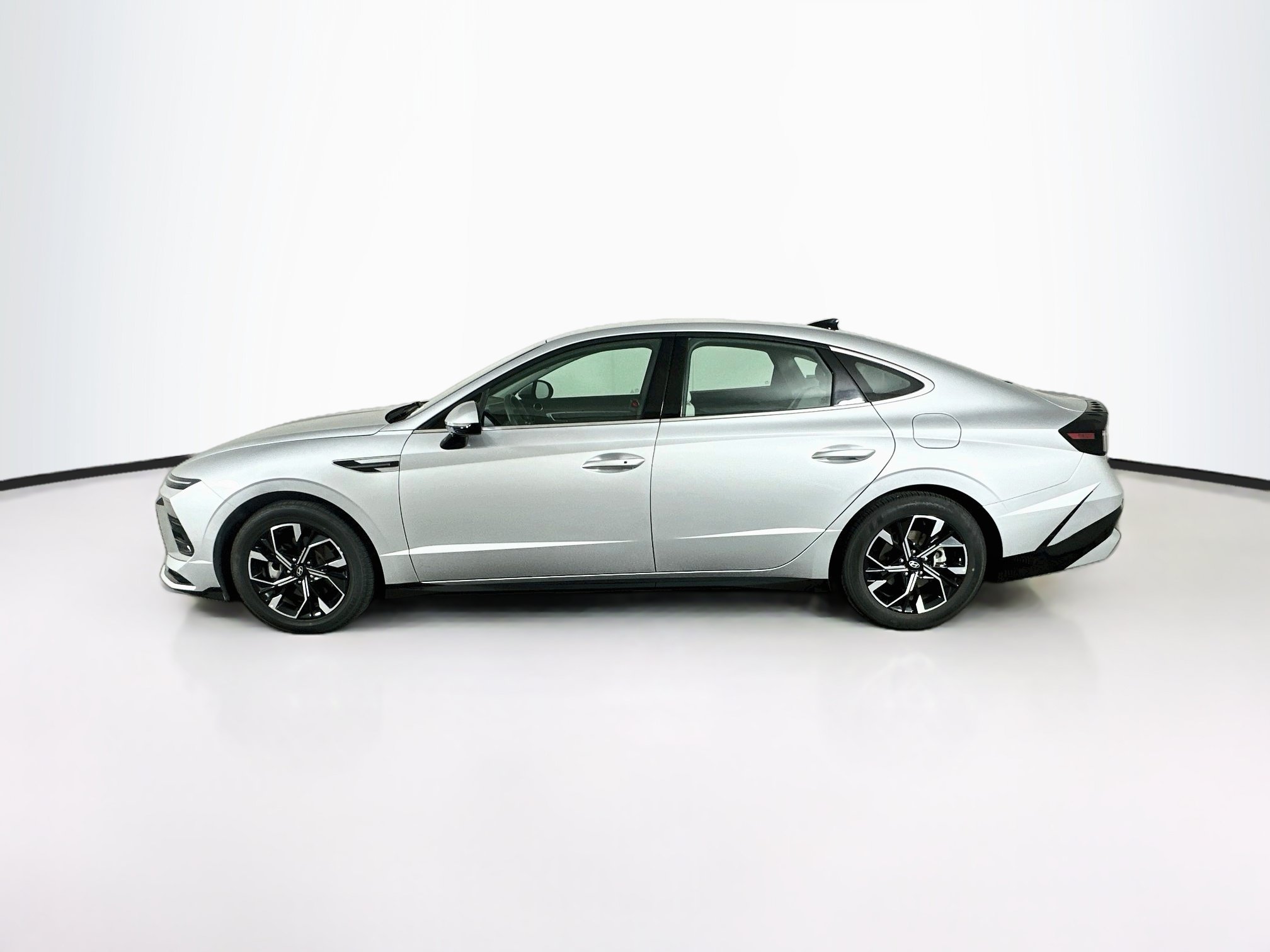 Used 2025 Hyundai Sonata SEL FWD image 4