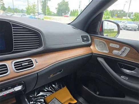 Used 2025 Mercedes-Benz GLS 450 4MATIC image 28