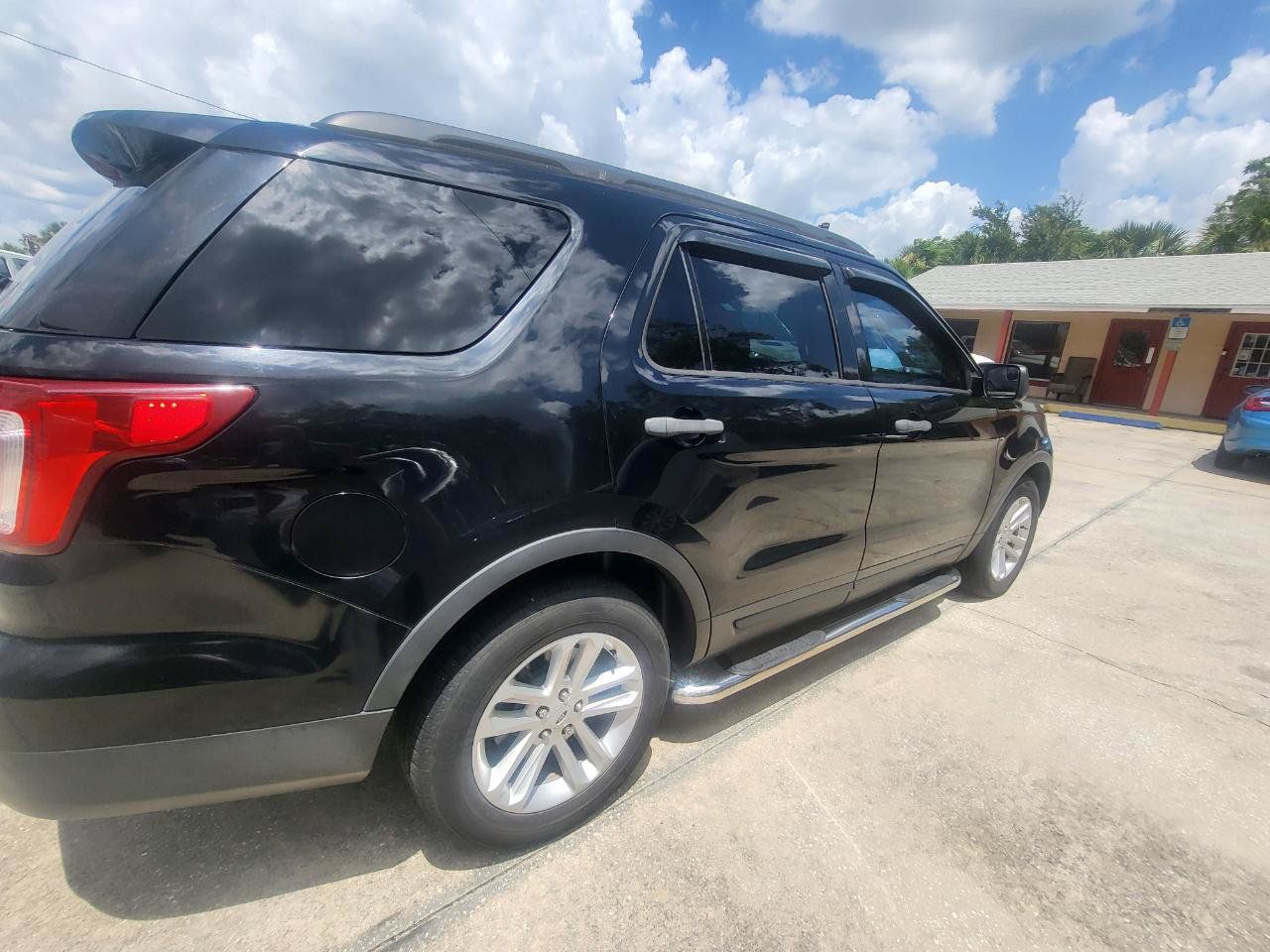 Used 2017 Ford Explorer FWD image 10