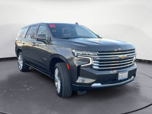 Used 2021 Chevrolet Tahoe High Country w/ Premium Package image 3