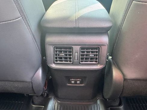 Used 2019 Toyota RAV4 Limited FWD image 11