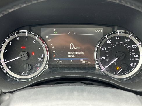 Used 2023 Toyota Highlander XLE w/ Protection Package #3 (TMS) FWD image 25