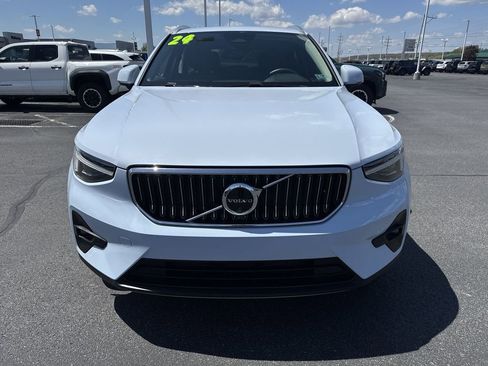 Used 2024 Volvo XC40 B5 Plus w/ Protection Package Premier AWD/4WD image 3