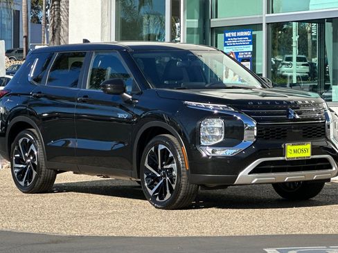 New 2025 Mitsubishi Outlander SE image 2