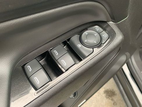 Used 2023 Chevrolet Equinox Premier AWD/4WD image 17