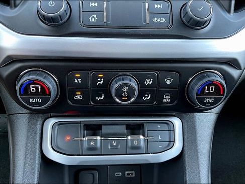 Certified 2023 GMC Acadia SLE image 24