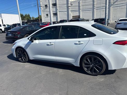 Used 2023 Toyota Corolla SE w/ SE Package FWD image 8