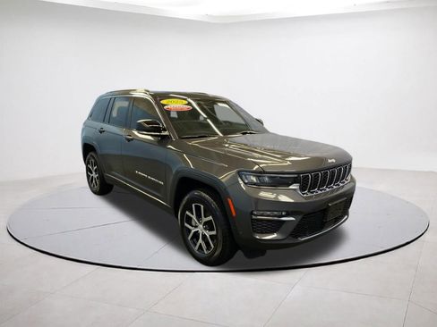 Certified 2025 Jeep Grand Cherokee Limited w/ Luxury Tech Group II AWD/4WD image 1