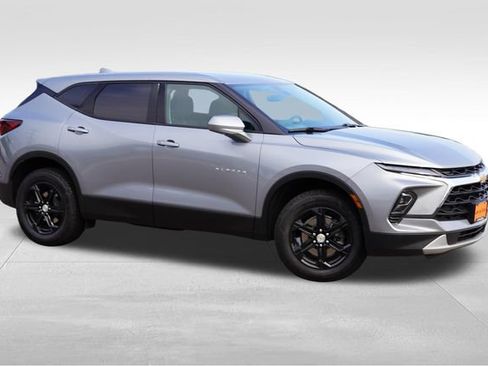 Used 2025 Chevrolet Blazer LT AWD/4WD image 3