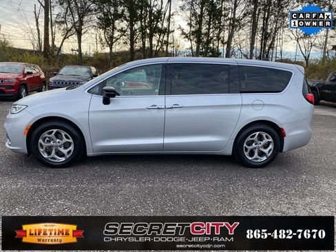 Used 2024 Chrysler Pacifica Limited image 8
