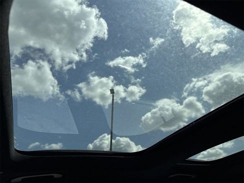 Certified 2025 Mercedes-Benz GLB 35 AMG 4MATIC image 31