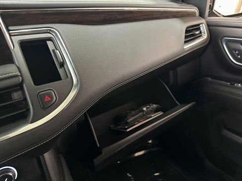 Used 2024 Chevrolet Tahoe Premier AWD/4WD image 32