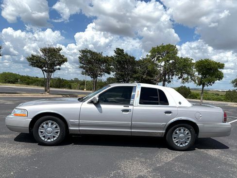 Used 2005 Mercury Grand Marquis GS image 2