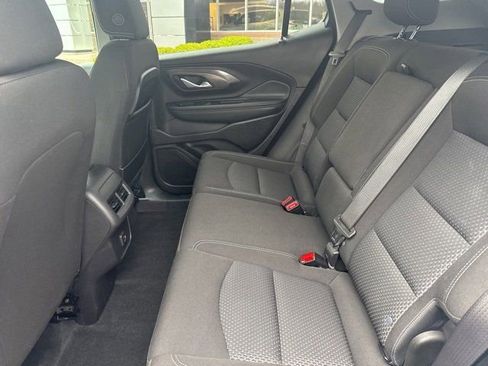 Used 2022 GMC Terrain SLE image 7